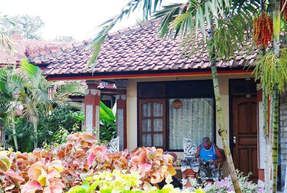 Lovina Beach Hotel Exterior photo