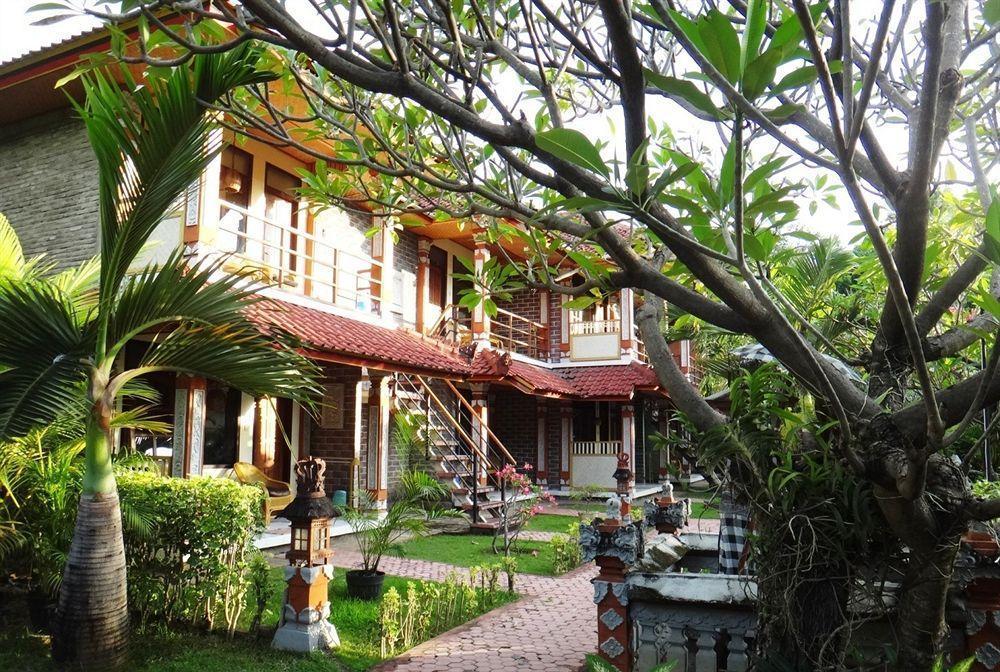 Lovina Beach Hotel Exterior photo