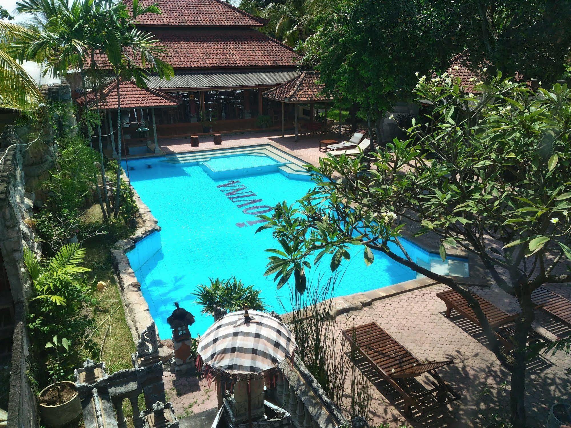 Lovina Beach Hotel Exterior photo