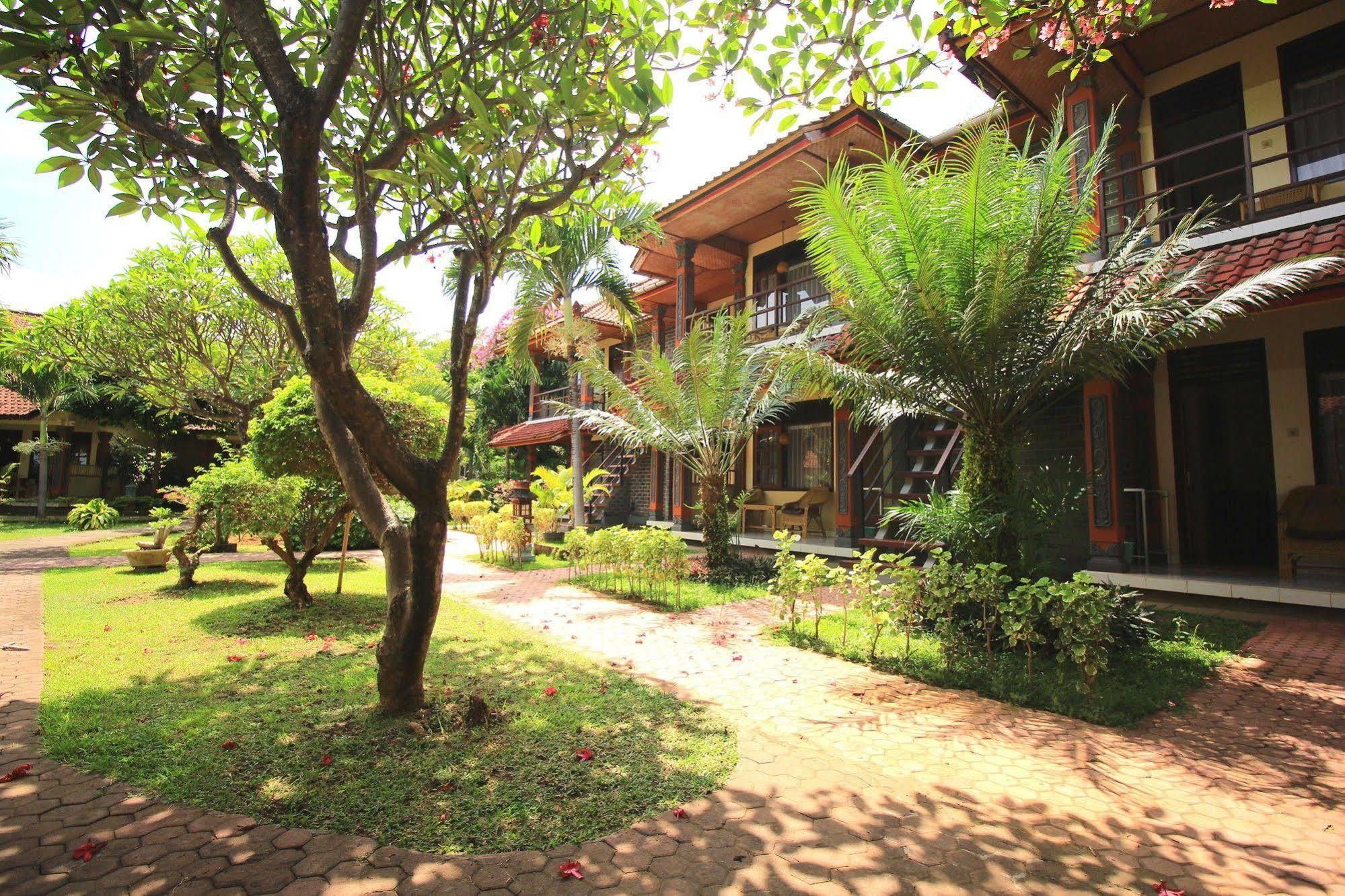 Lovina Beach Hotel Exterior photo